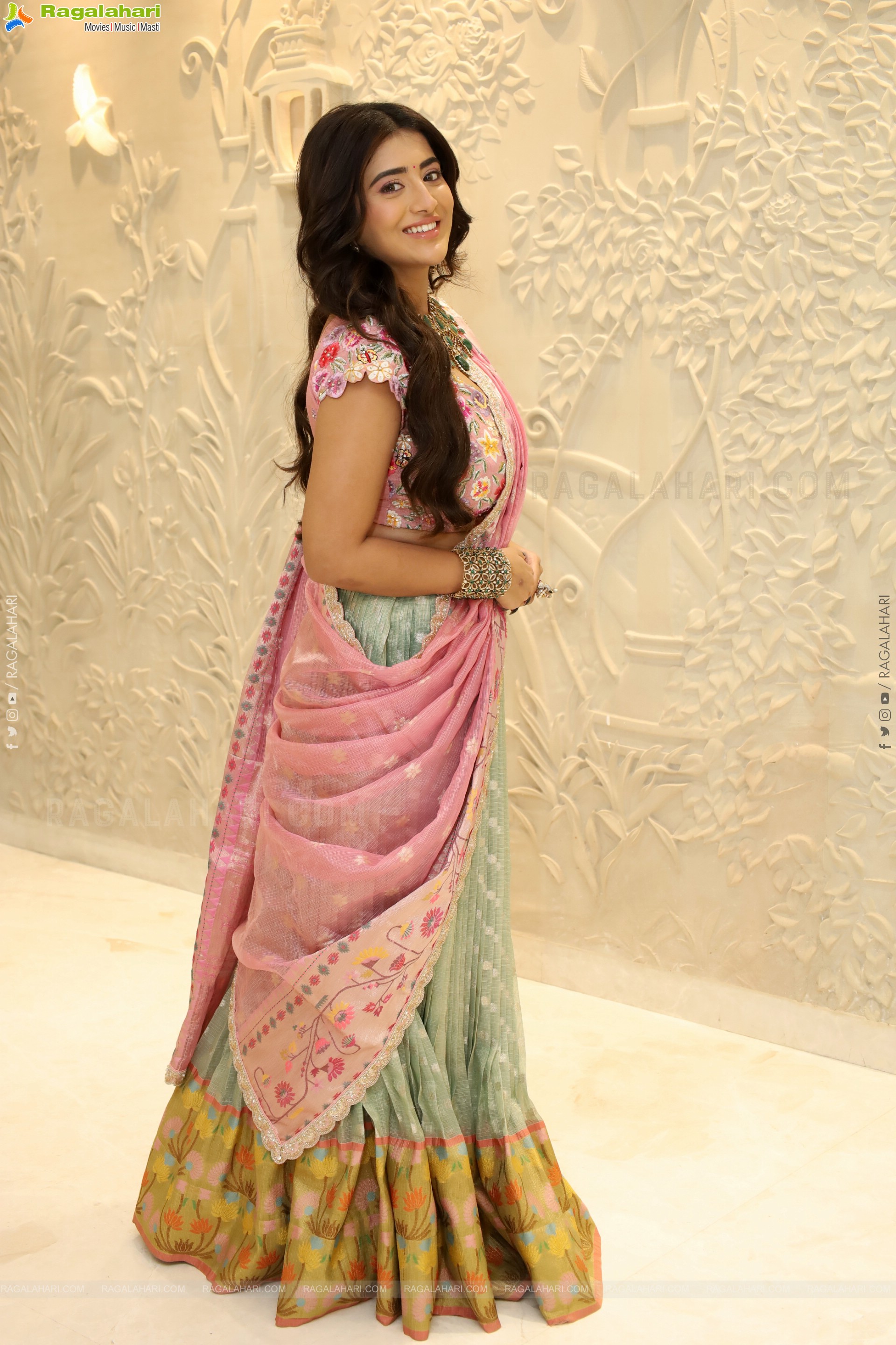 Rashi Singh Poses With Designer Jewellery, HD Gallery