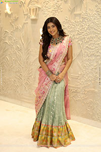 Rashi Singh Poses With Designer Jewellery, HD Gallery