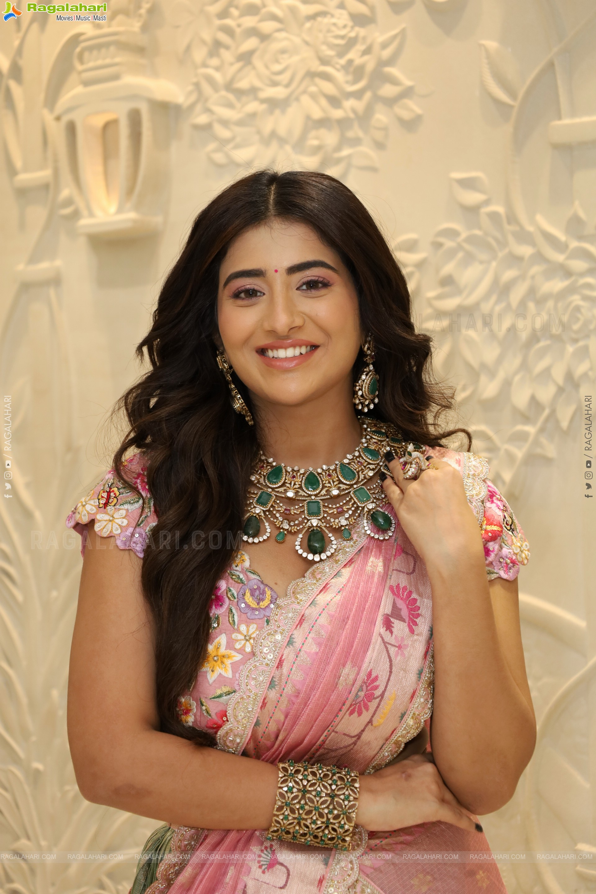 Rashi Singh Poses With Designer Jewellery, HD Gallery