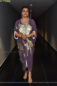 Shilpa Shirodkar at Jatadhara Trailer Launch, HD Gallery