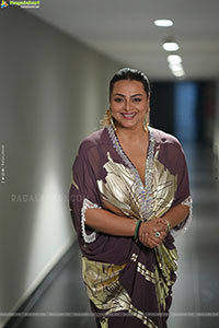 Shilpa Shirodkar at Jatadhara Trailer Launch, HD Gallery