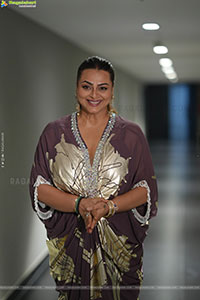 Shilpa Shirodkar at Jatadhara Trailer Launch, HD Gallery