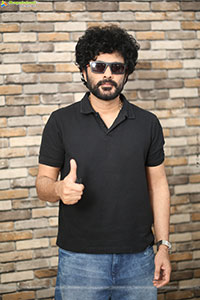 Siddhu Jonnalagadda at Telusu Kada Interview, HD Gallery