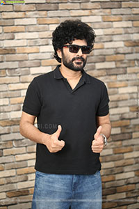 Siddhu Jonnalagadda at Telusu Kada Interview, HD Gallery
