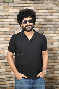 Siddhu Jonnalagadda at Telusu Kada Interview, HD Gallery