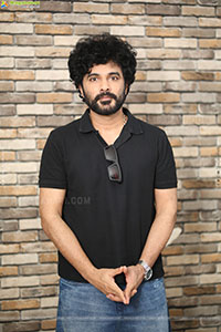 Siddhu Jonnalagadda at Telusu Kada Interview, HD Gallery