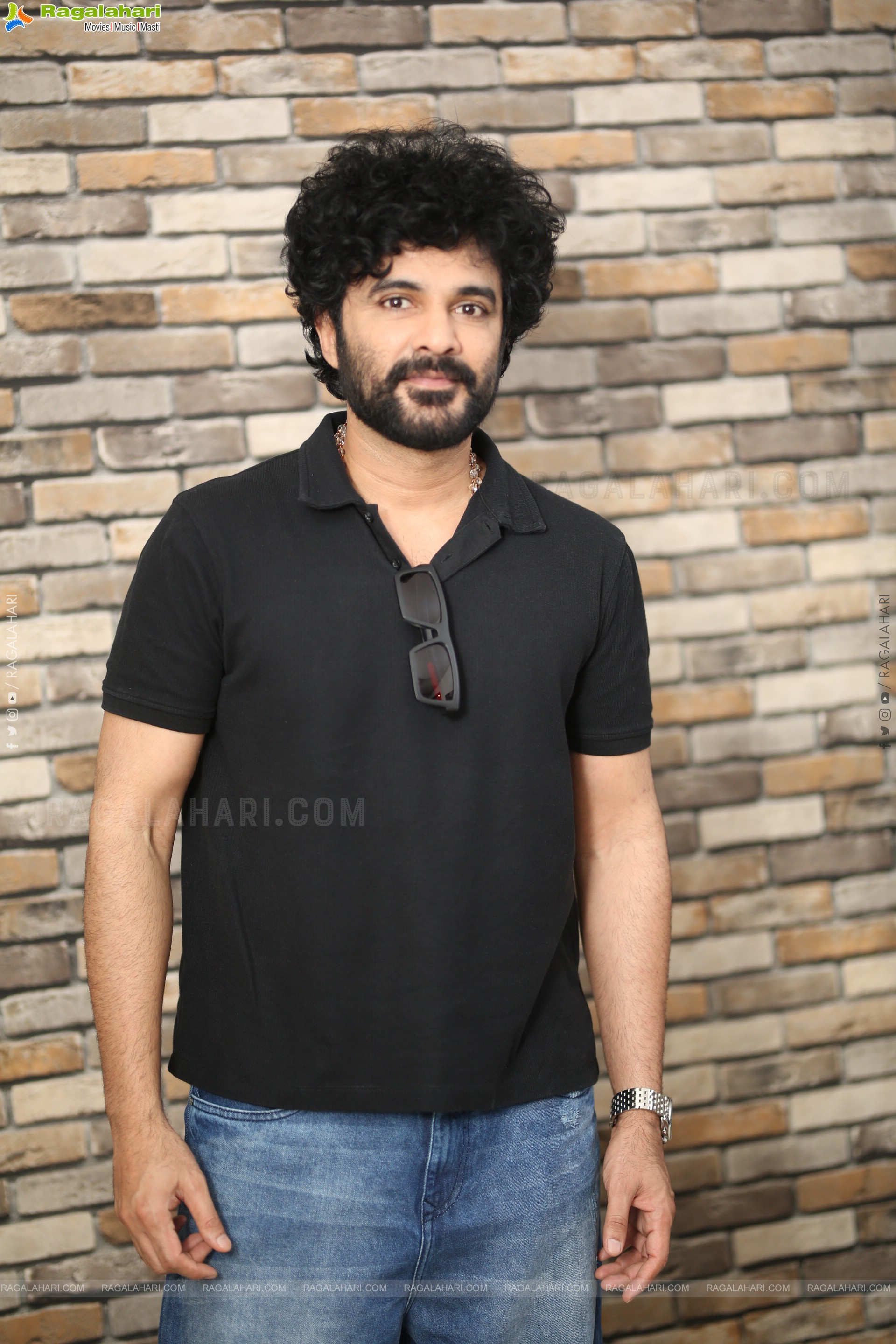 Siddhu Jonnalagadda at Telusu Kada Interview, HD Gallery
