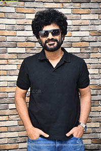 Siddhu Jonnalagadda at Telusu Kada Interview, HD Gallery