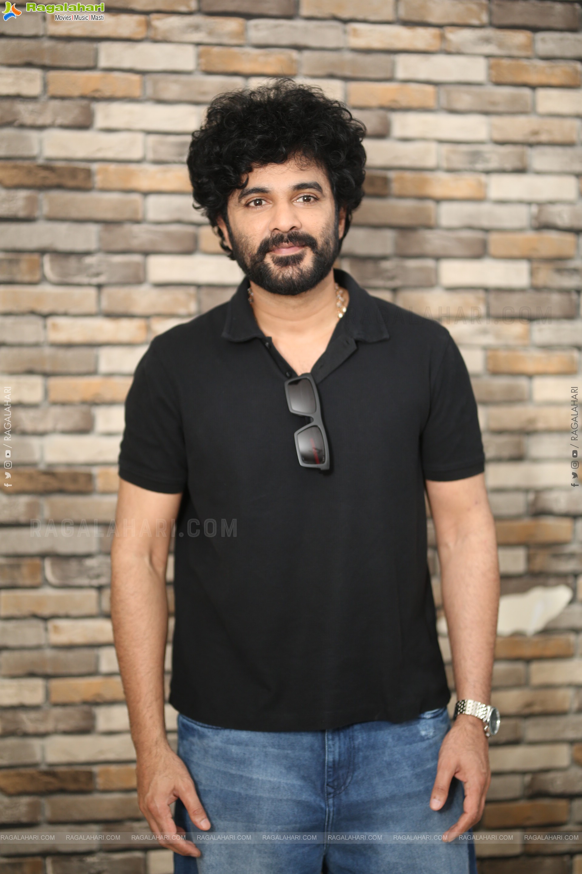 Siddhu Jonnalagadda at Telusu Kada Interview, HD Gallery
