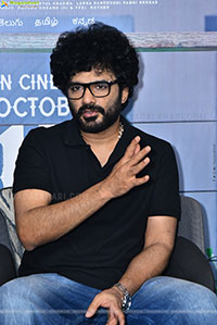 Siddhu Jonnalagadda at Telusu Kada Interview, HD Gallery