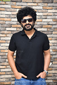 Siddhu Jonnalagadda at Telusu Kada Interview, HD Gallery