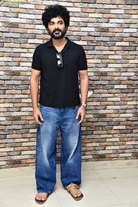Siddhu Jonnalagadda at Telusu Kada Interview, HD Gallery