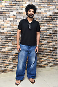 Siddhu Jonnalagadda at Telusu Kada Interview, HD Gallery