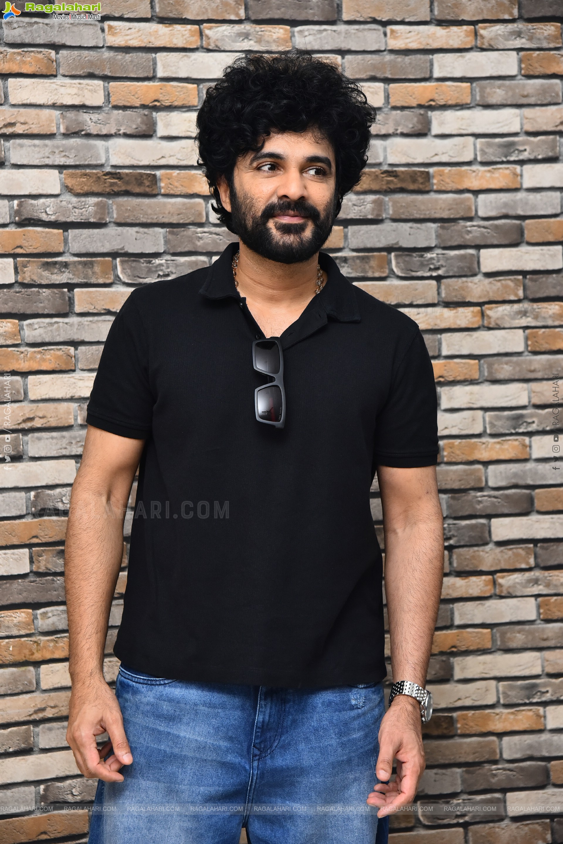 Siddhu Jonnalagadda at Telusu Kada Interview, HD Gallery