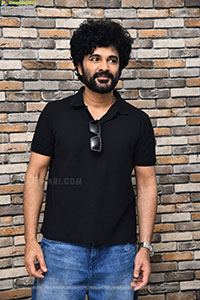 Siddhu Jonnalagadda at Telusu Kada Interview, HD Gallery