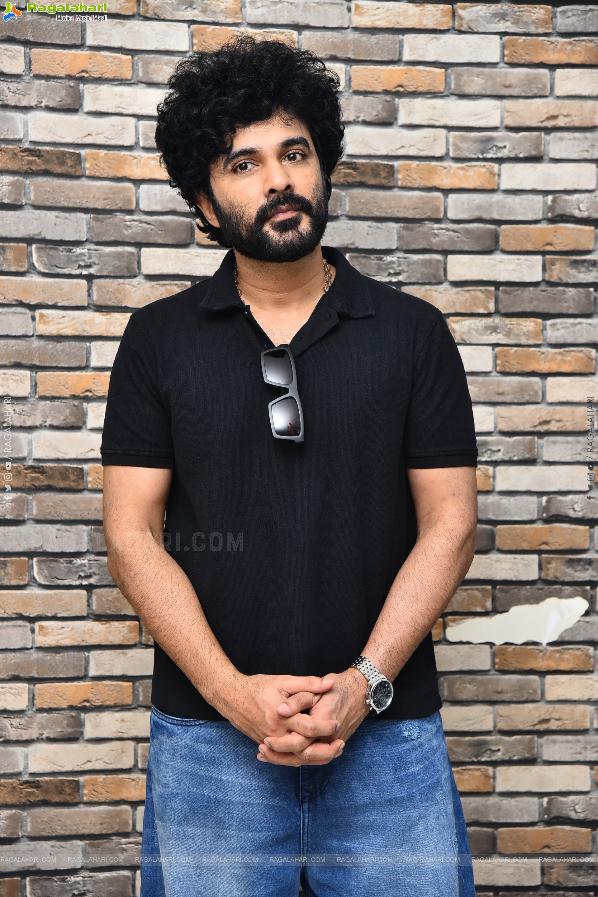 Siddhu Jonnalagadda at Telusu Kada Interview, HD Gallery