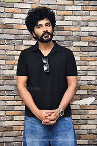 Siddhu Jonnalagadda at Telusu Kada Interview, HD Gallery