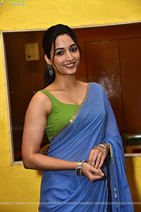 Srinidhi Shetty at Telusu Kada Movie Trailer Launch