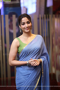 Srinidhi Shetty at Telusu Kada Movie Trailer Launch