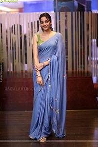 Srinidhi Shetty at Telusu Kada Movie Trailer Launch
