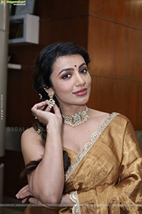 Tejaswi Madiwada at Hi Life Fashion Special Exhibition
