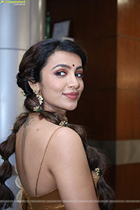 Tejaswi Madiwada at Hi Life Fashion Special Exhibition