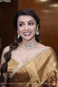 Tejaswi Madiwada at Hi Life Fashion Special Exhibition