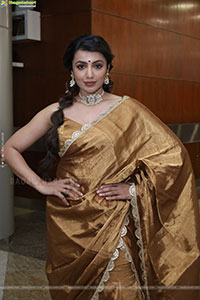 Tejaswi Madiwada at Hi Life Fashion Special Exhibition