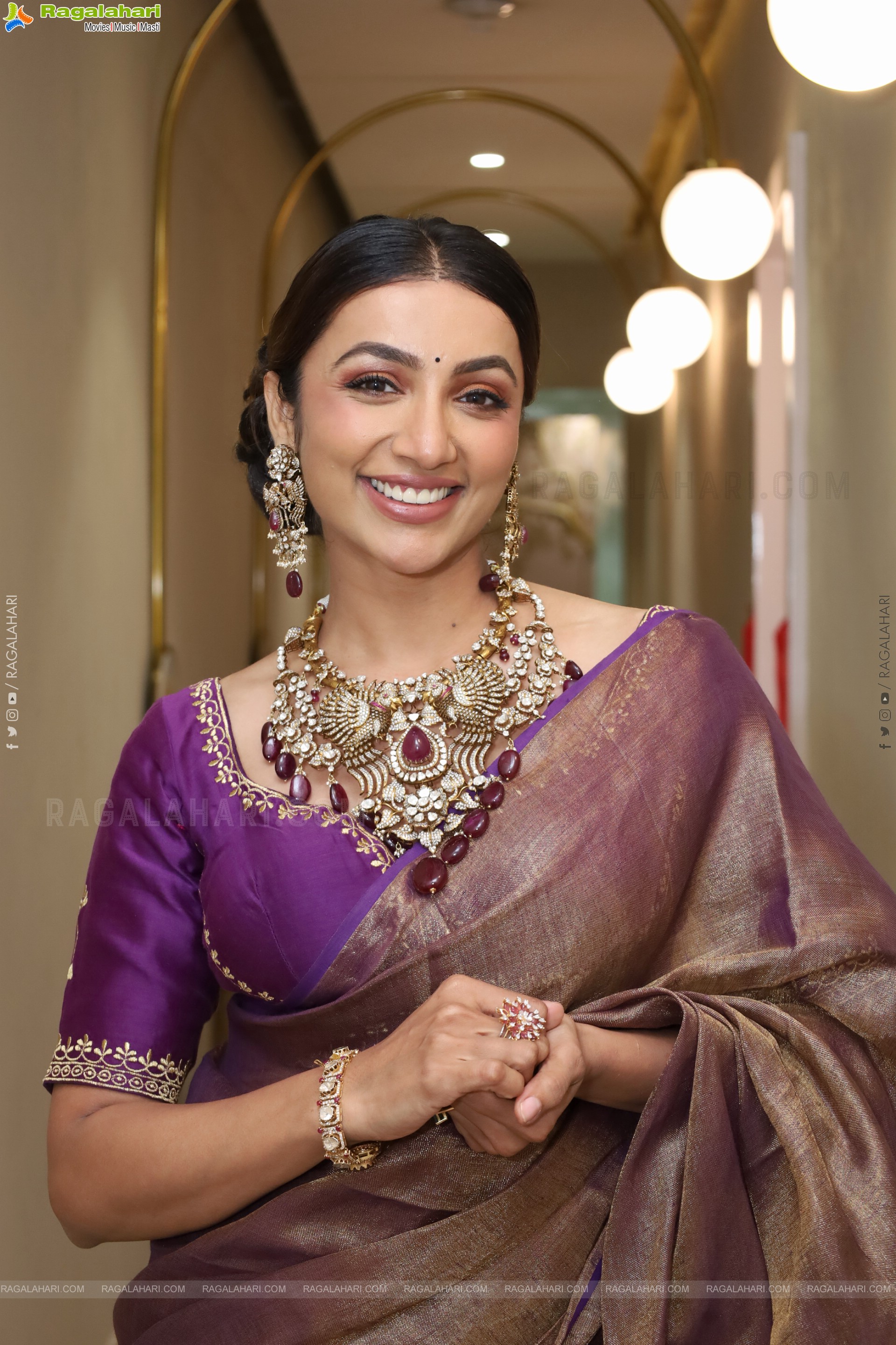 Tejaswi Madivada Poses with Traditional Jewellery, HD Gallery