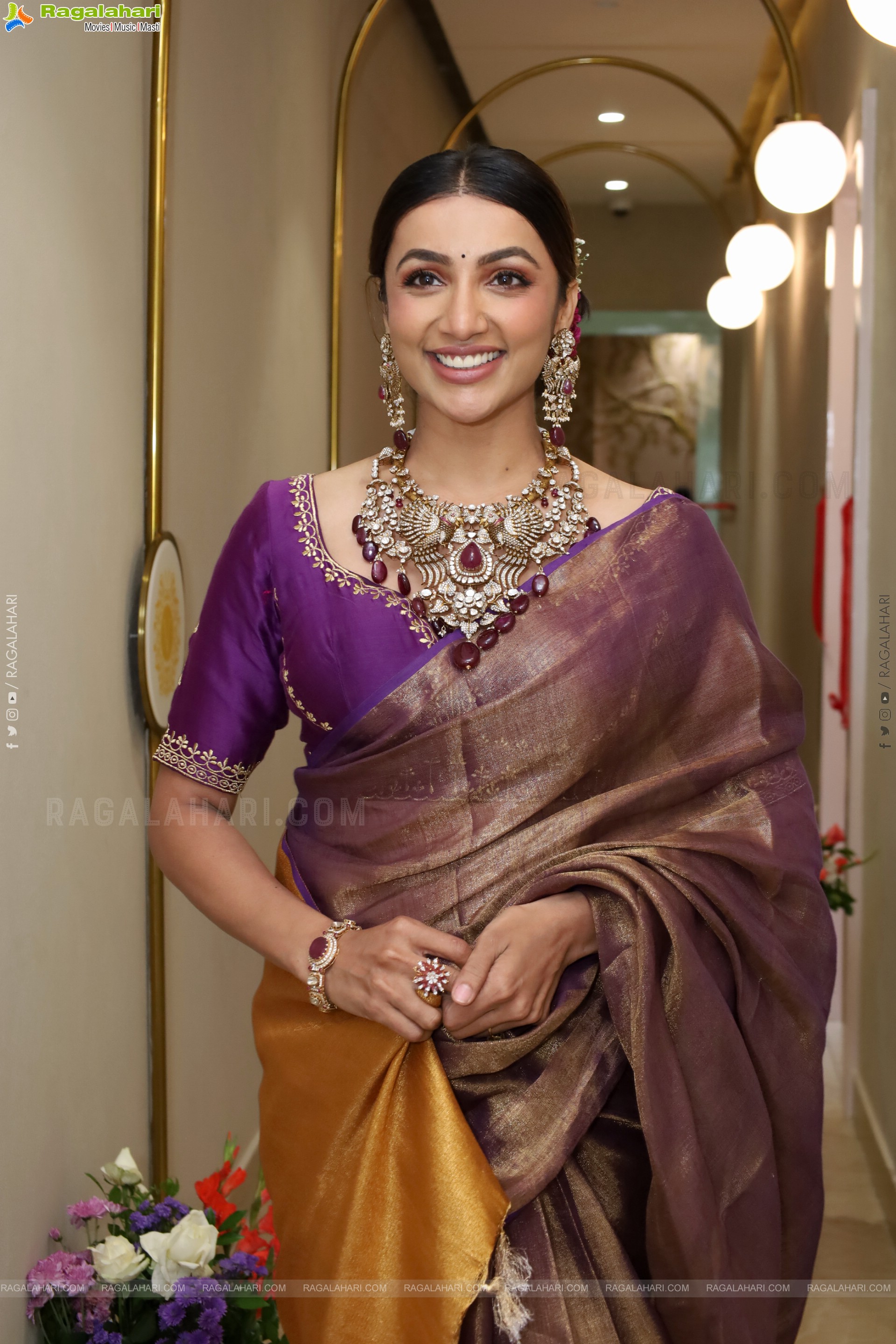Tejaswi Madivada Poses with Traditional Jewellery, HD Gallery