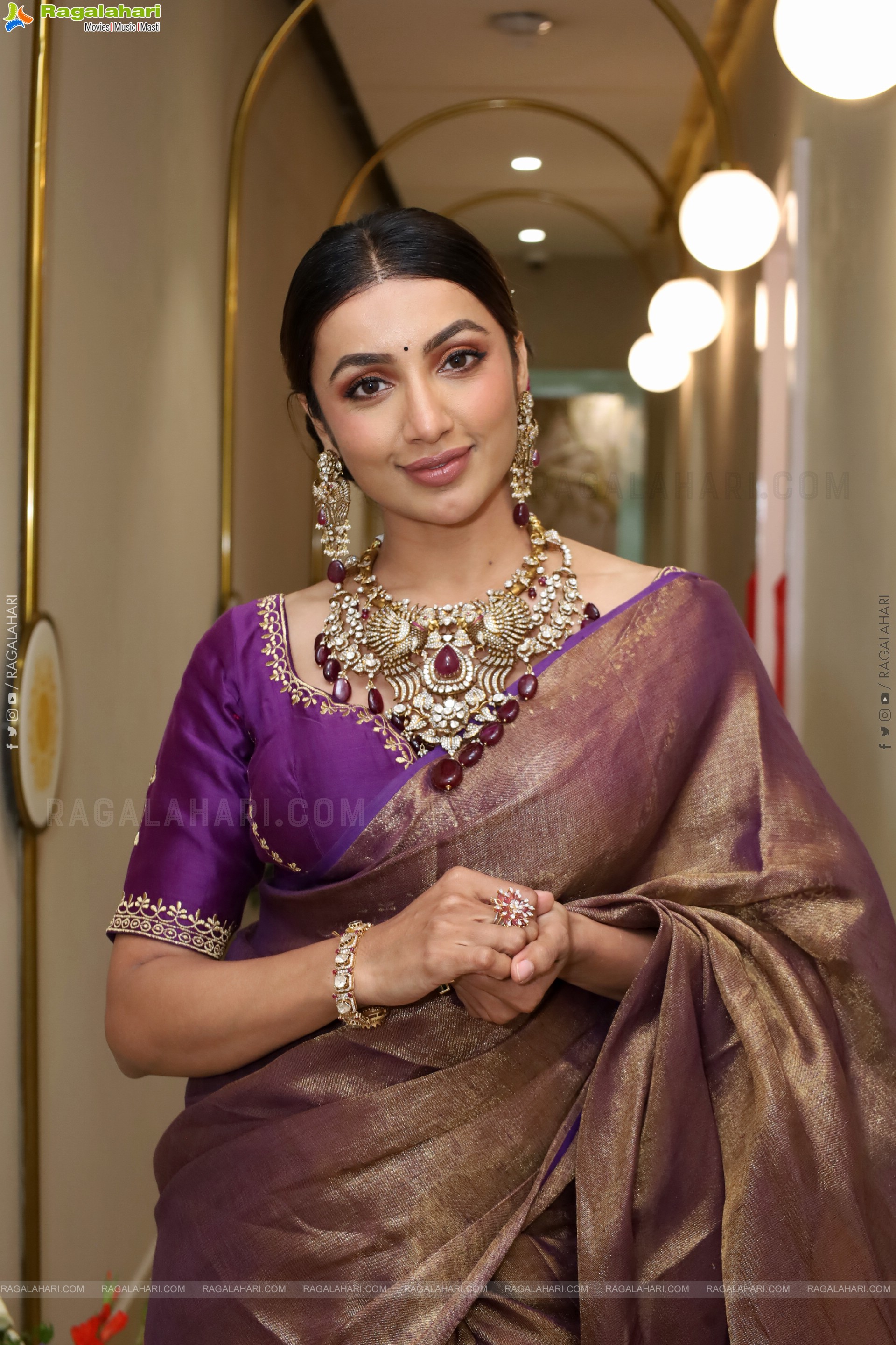 Tejaswi Madivada Poses with Traditional Jewellery, HD Gallery