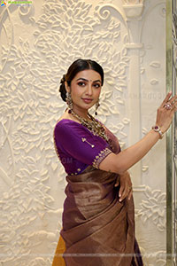 Tejaswi Madivada Poses with Traditional Jewellery