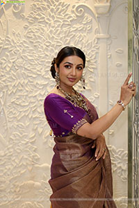 Tejaswi Madivada Poses with Traditional Jewellery