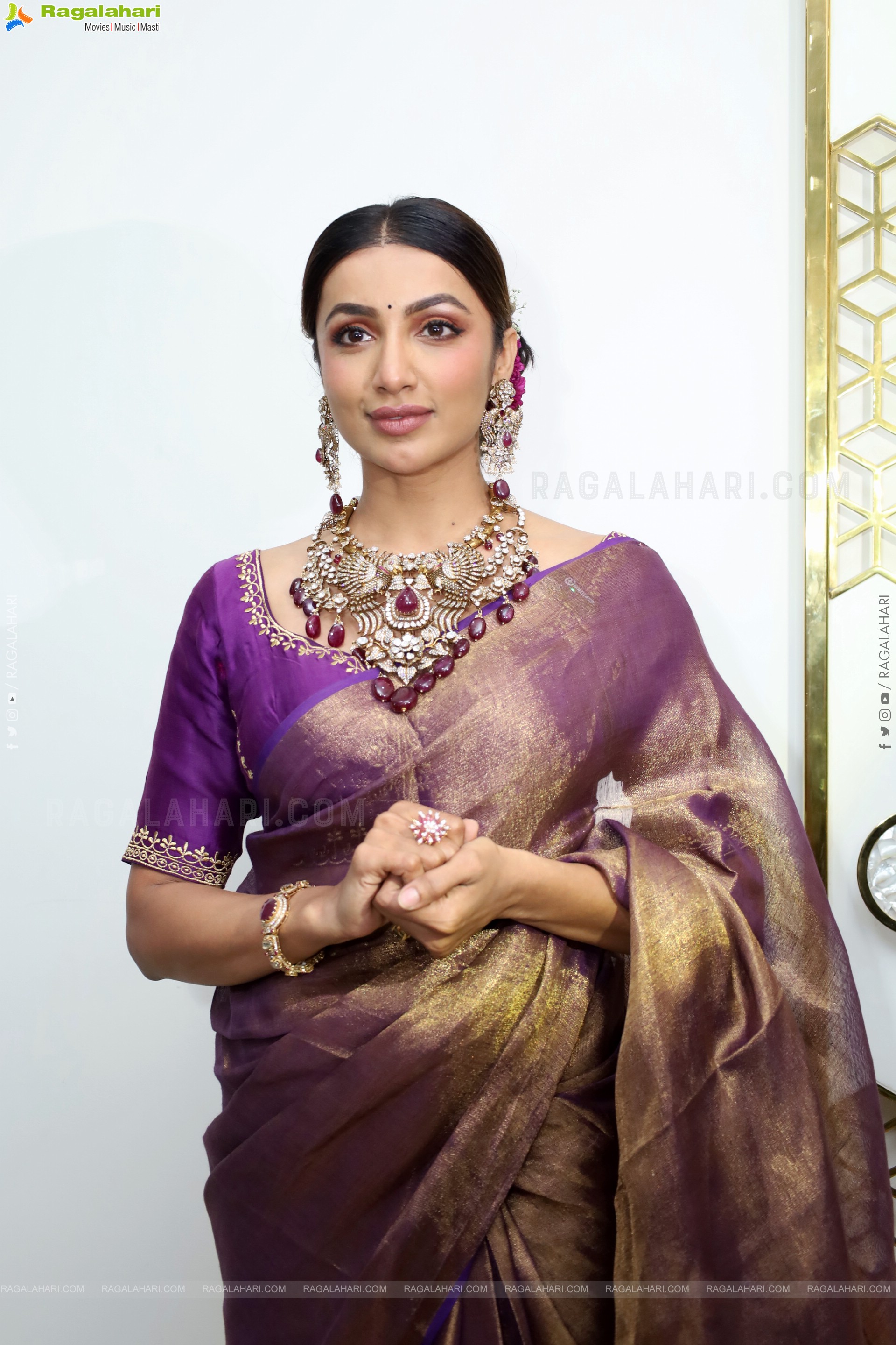 Tejaswi Madivada Poses with Traditional Jewellery, HD Gallery