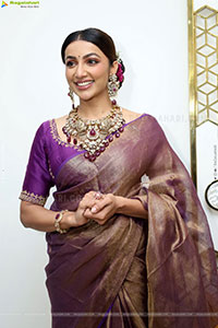 Tejaswi Madivada Poses with Traditional Jewellery