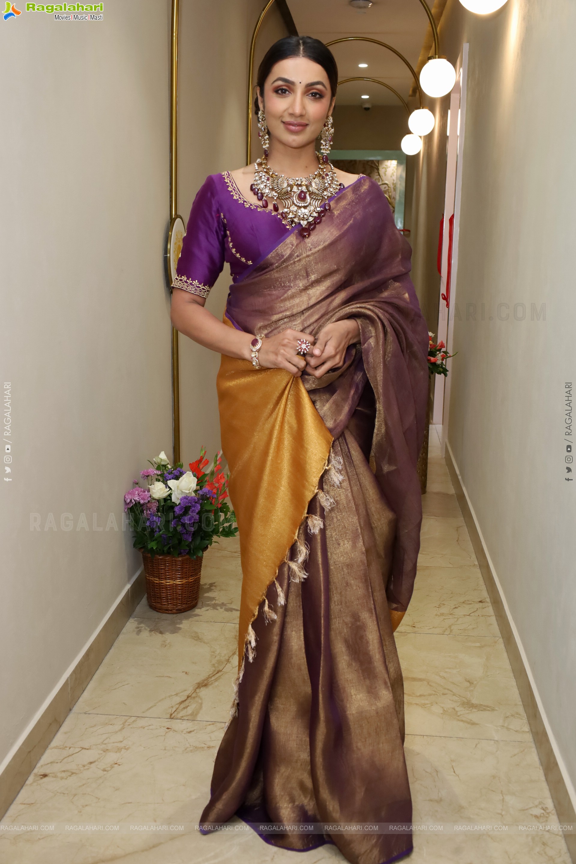 Tejaswi Madivada Poses with Traditional Jewellery, HD Gallery