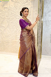 Tejaswi Madivada Poses with Traditional Jewellery