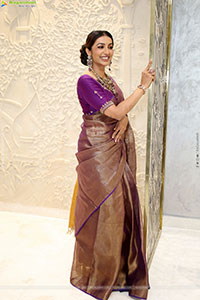 Tejaswi Madivada Poses with Traditional Jewellery