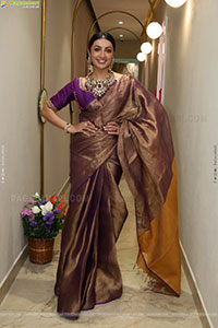 Tejaswi Madivada Poses with Traditional Jewellery