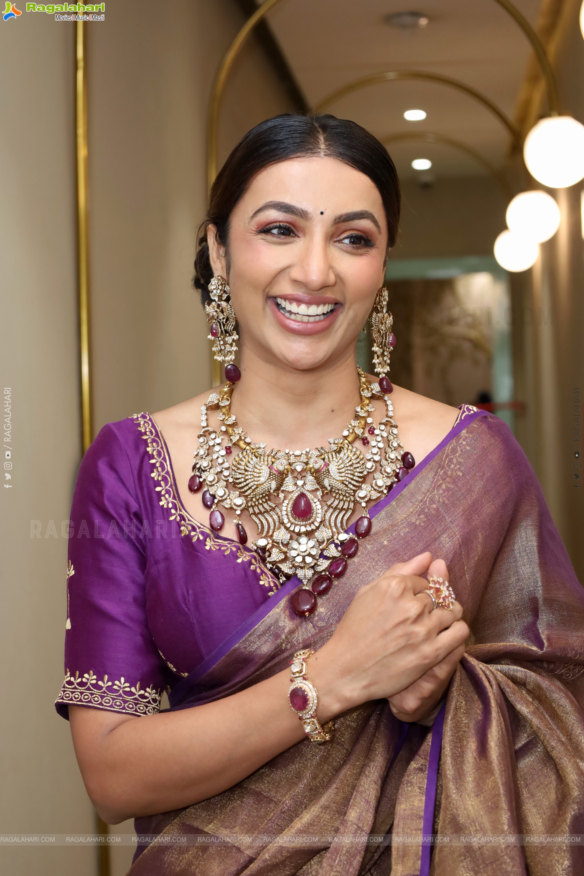 Tejaswi Madivada Poses with Traditional Jewellery, HD Gallery
