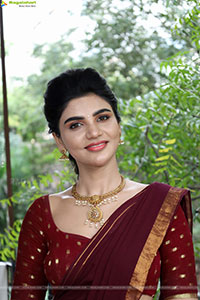 Varsha poses with Designer Jewellery, HD Gallery