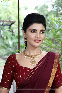 Varsha poses with Designer Jewellery, HD Gallery