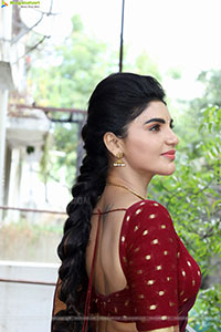 Varsha poses with Designer Jewellery, HD Gallery