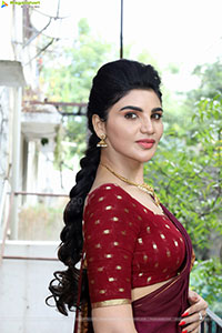 Varsha poses with Designer Jewellery, HD Gallery