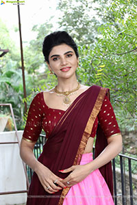 Varsha poses with Designer Jewellery, HD Gallery