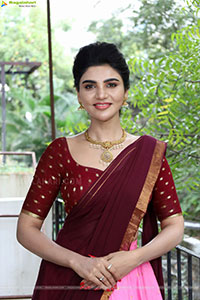 Varsha poses with Designer Jewellery, HD Gallery