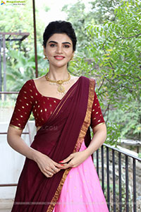 Varsha poses with Designer Jewellery, HD Gallery