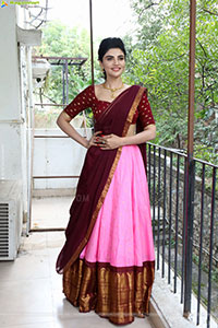 Varsha poses with Designer Jewellery, HD Gallery