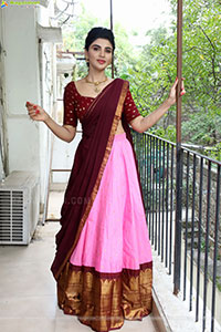 Varsha poses with Designer Jewellery, HD Gallery