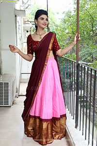 Varsha poses with Designer Jewellery, HD Gallery
